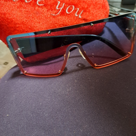 Unixexs glasses, they are wide double tones, one white and one black. each new . - Picture 7 of 7